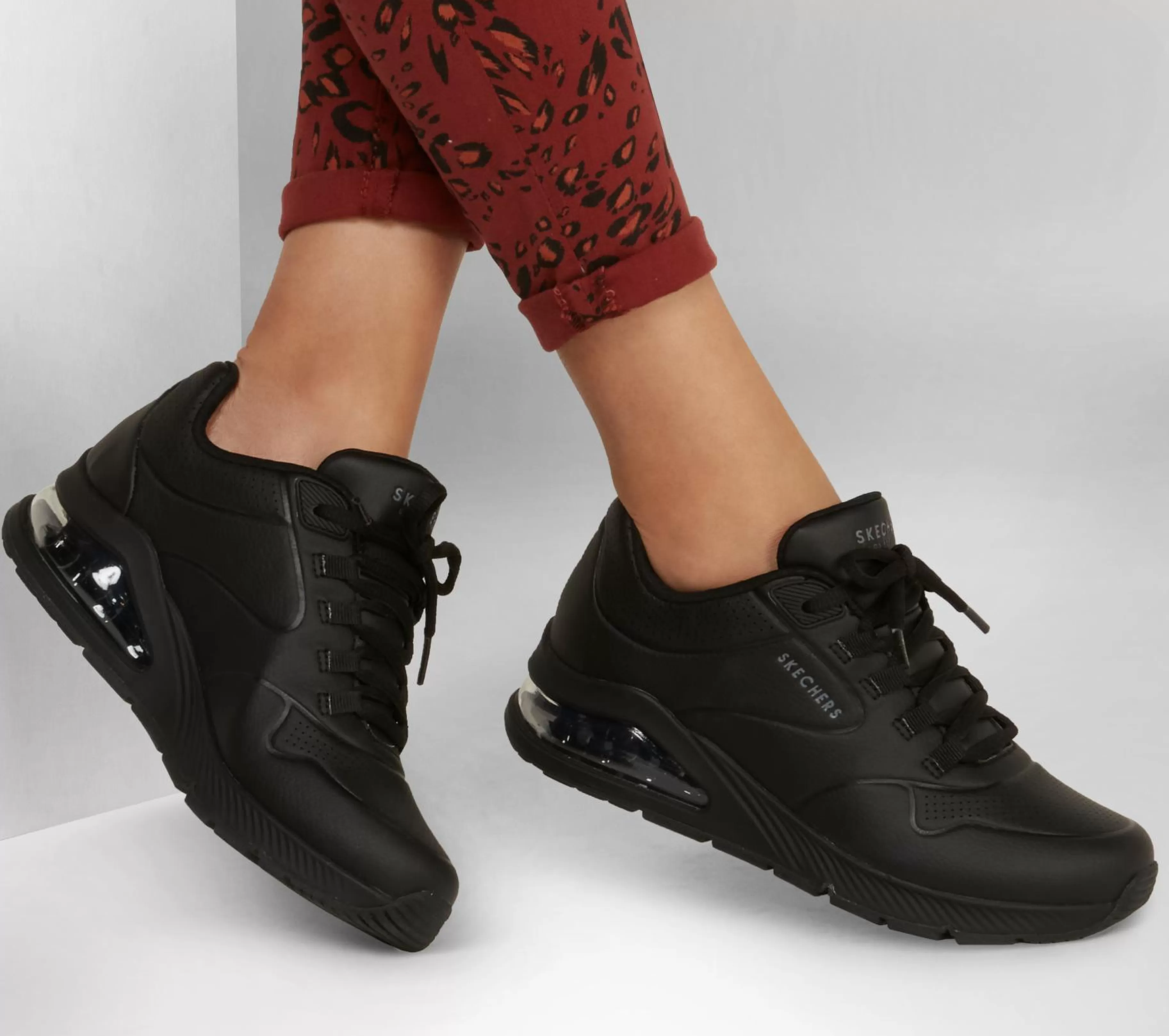 Com Atacadores | Sapatilhas | SKECHERS Uno 2 - Air Around You PRETO